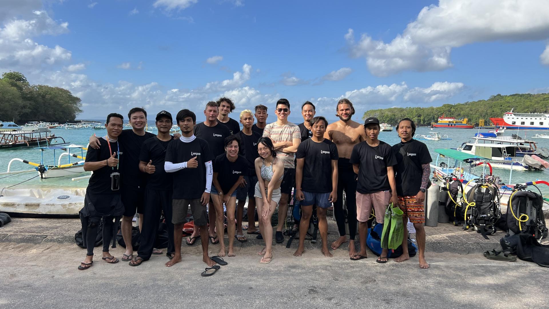 Livingseas-team-padangbai-bali-coral restoration - korallenschutzprogramm