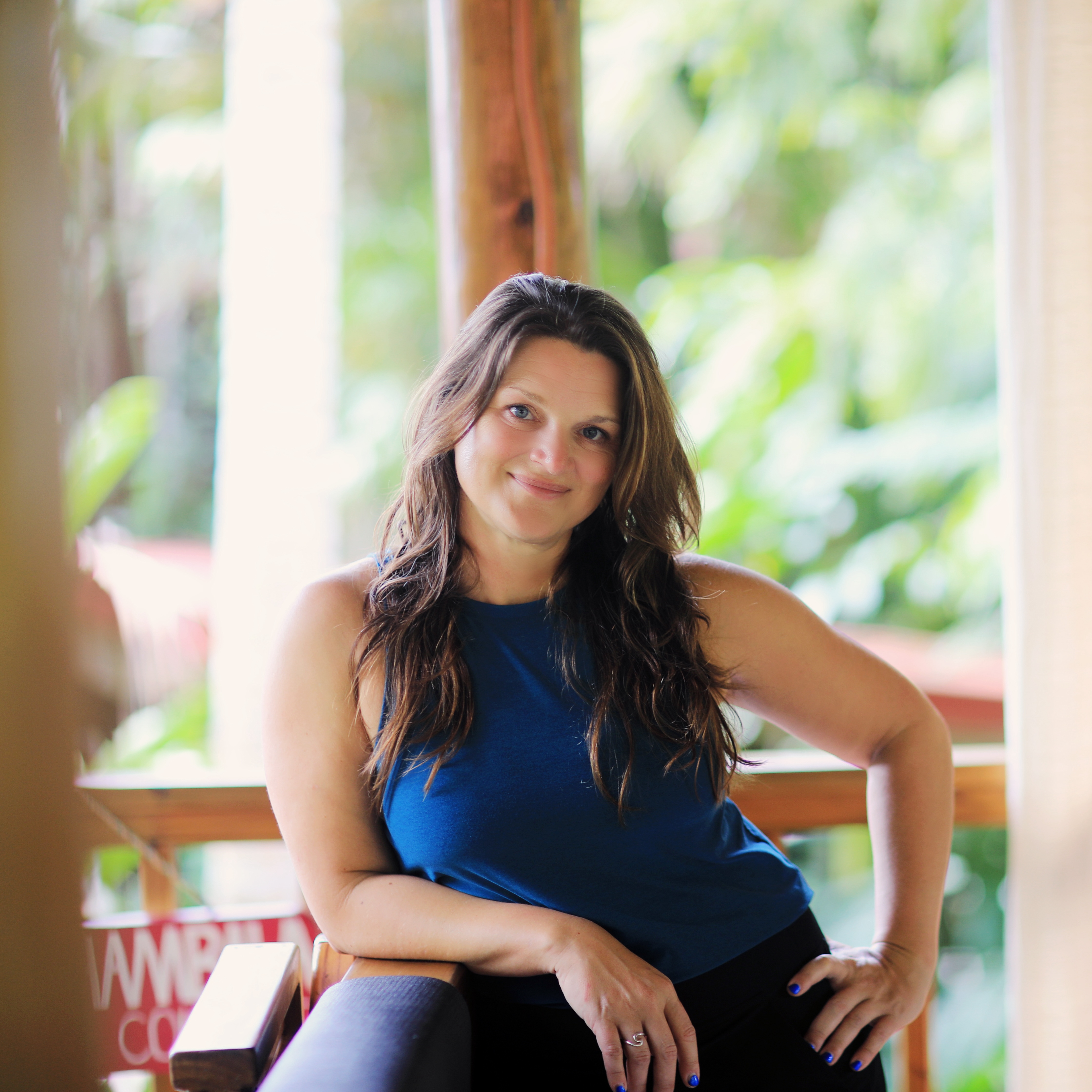 photo of Stephanie in a tropical setting