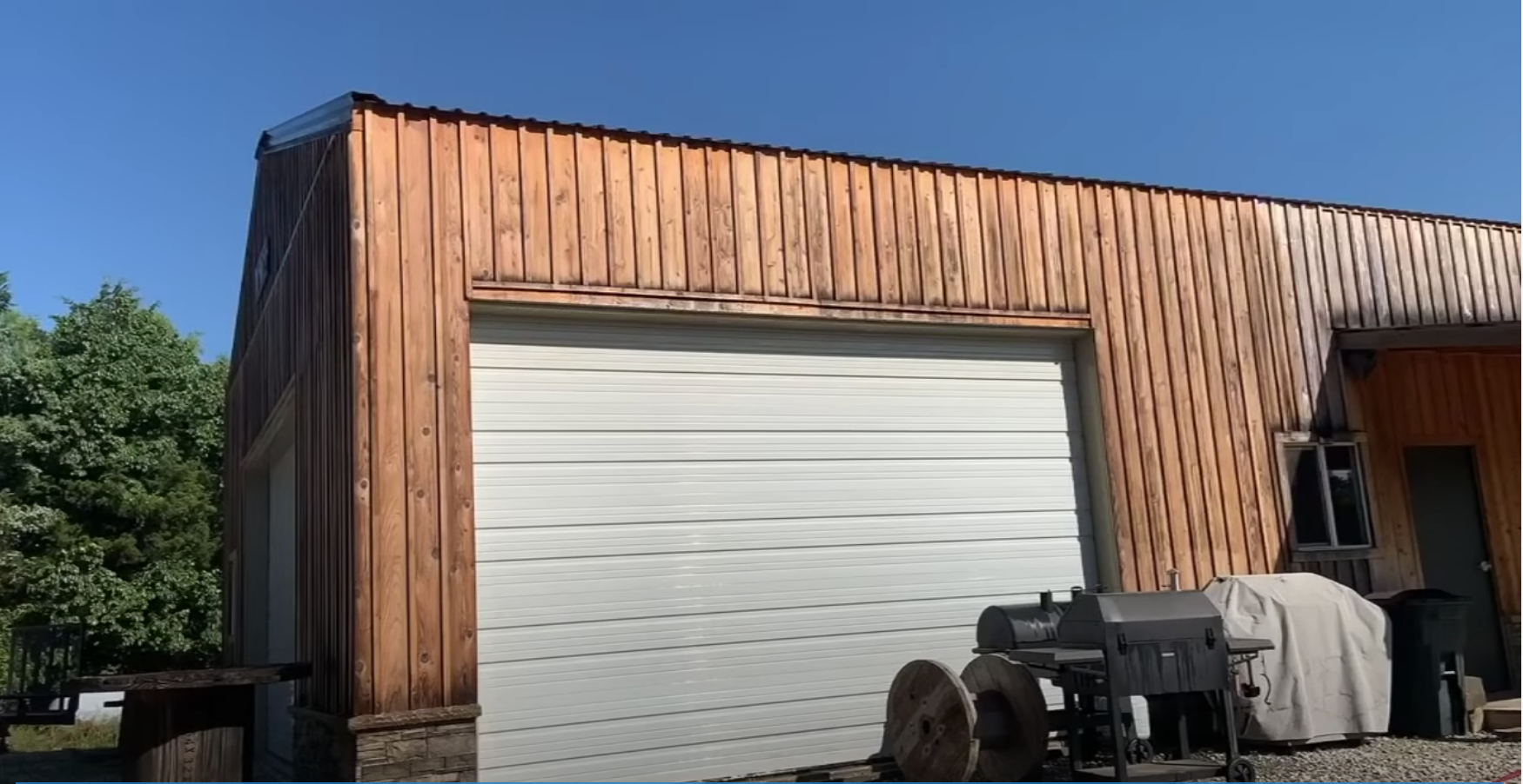 wood-cleaning-cedar-plank-siding