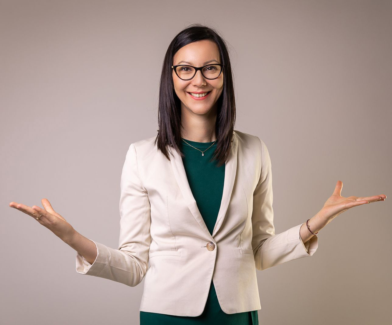 Moderator Diana Avirvarei