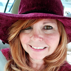 Sheley Rayne Headshot