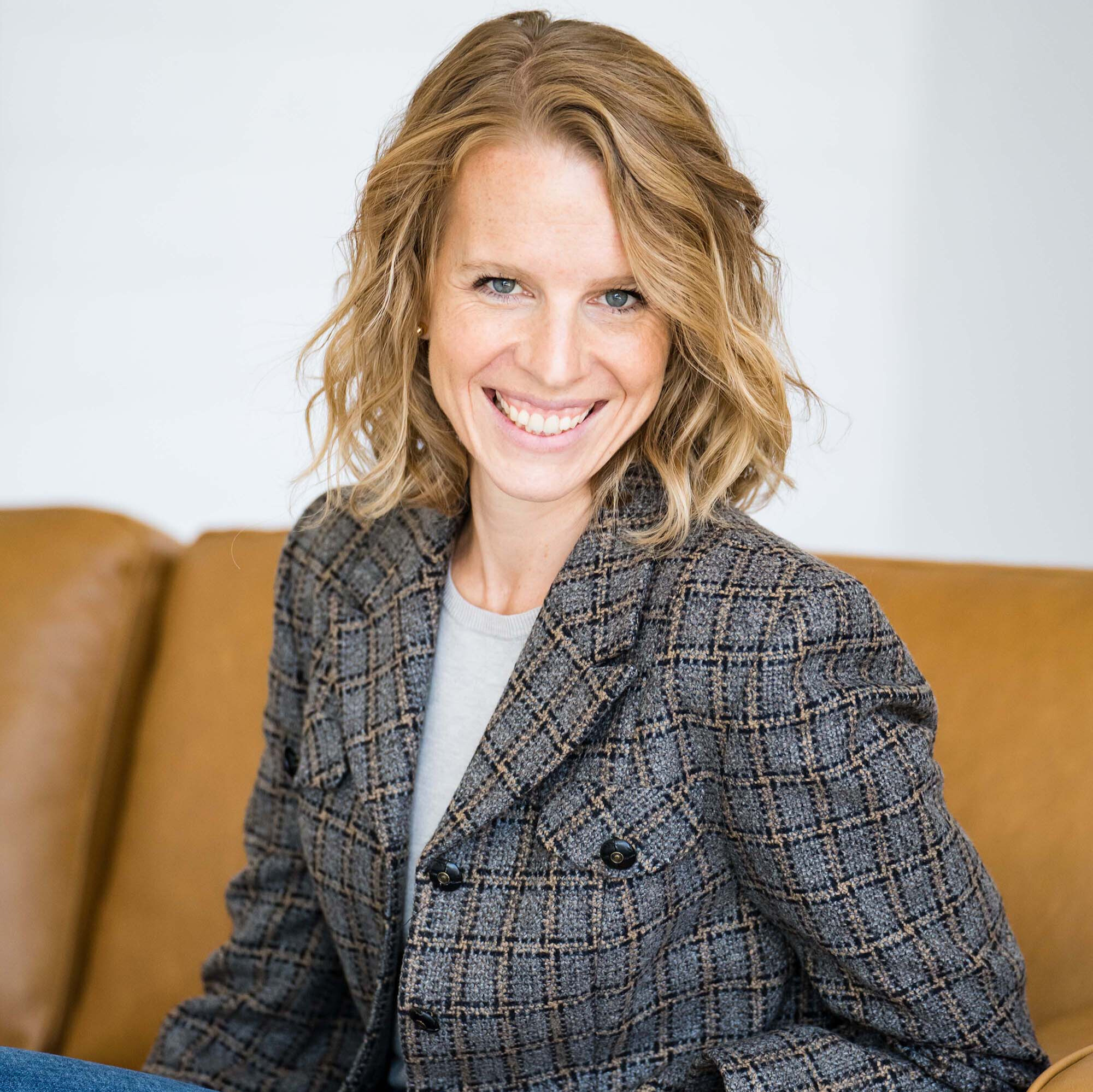 Cindy Gunderson Headshot