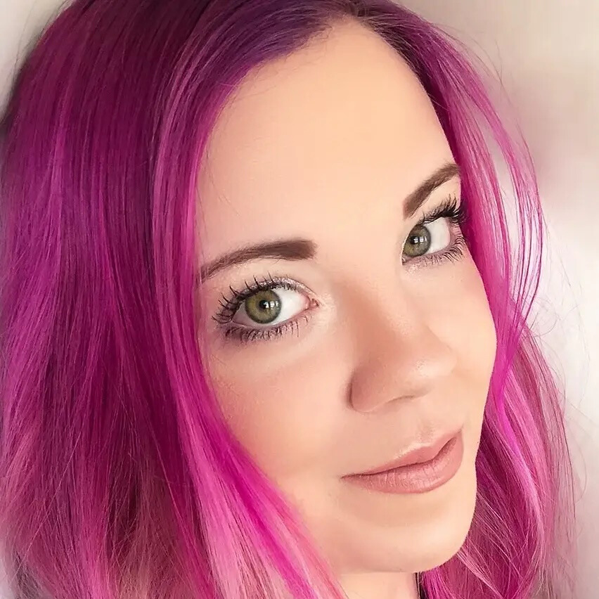 Laura Burton Headshot
