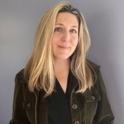 Cara Devlin Headshot