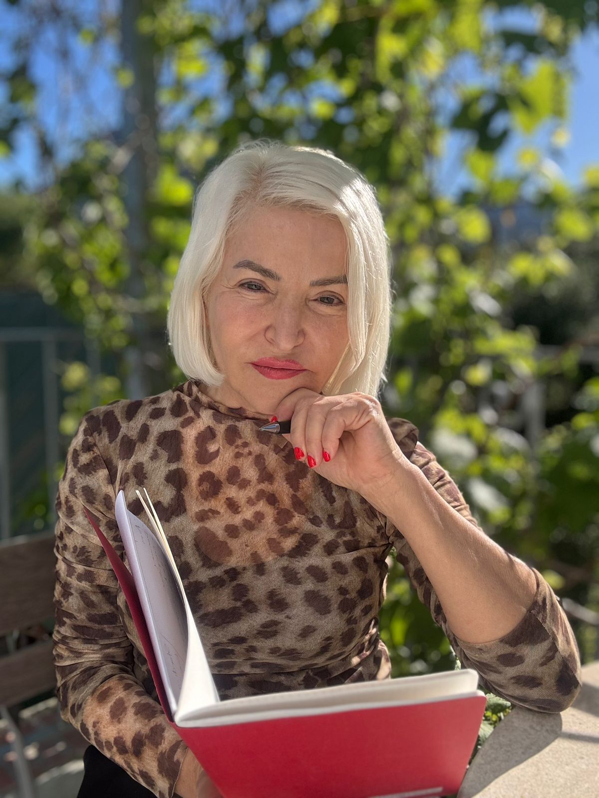 Dr Dena van den Bergh Healthcare Change Leadership & Professional career visibility expert