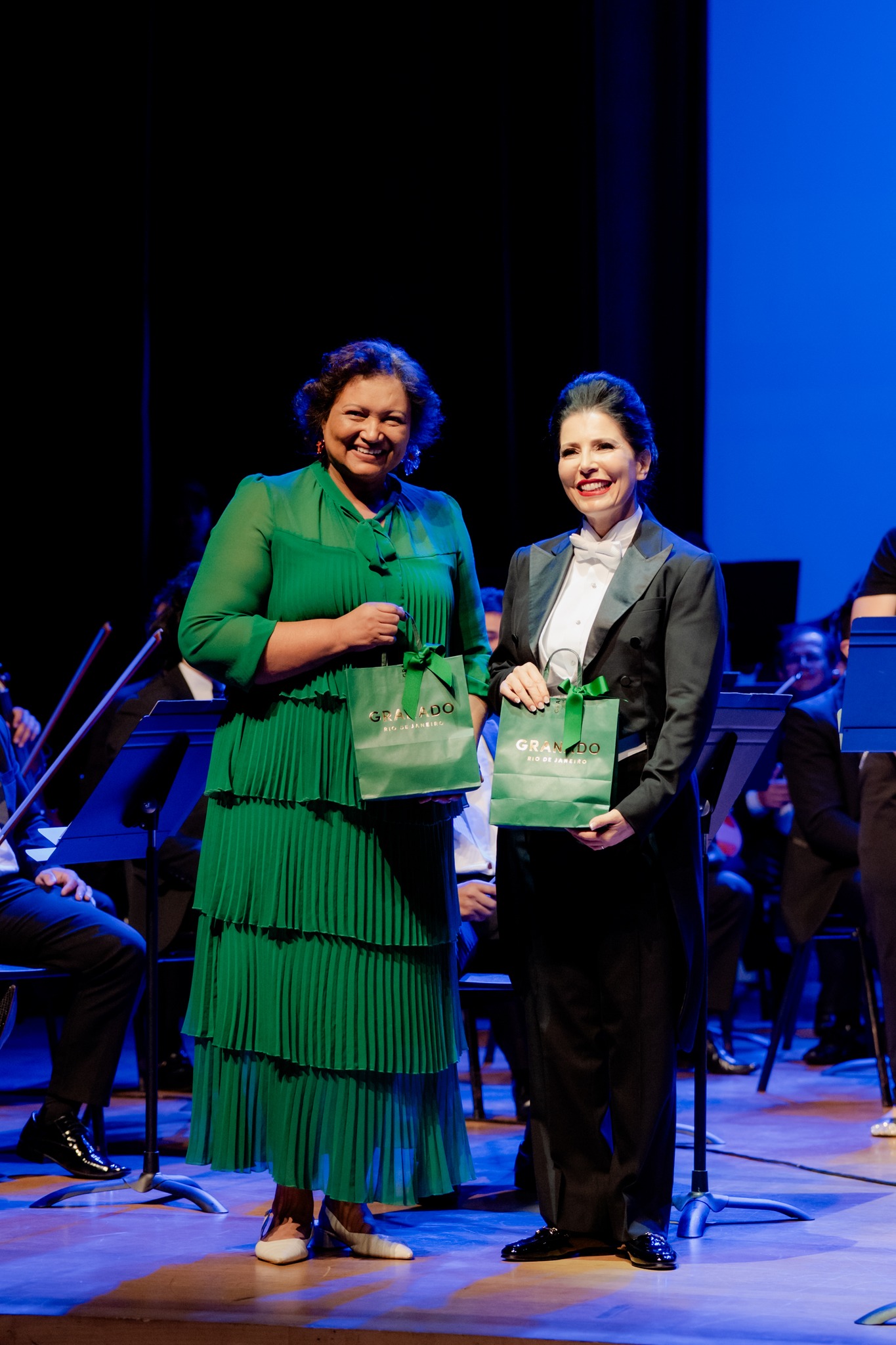 International conductor Libi Lebel returns to Brazil, leading the Goiânia Symphony Orchestra in a Charlotte Sohy premiere and