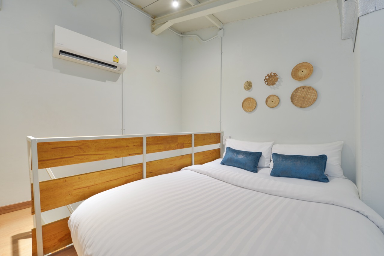 A made bed with fresh linen and pillows at StayAt Bedever, ready for the night