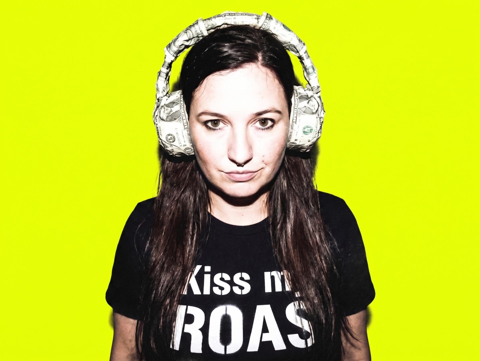 Laurel Portié — Queen of $5 Ads