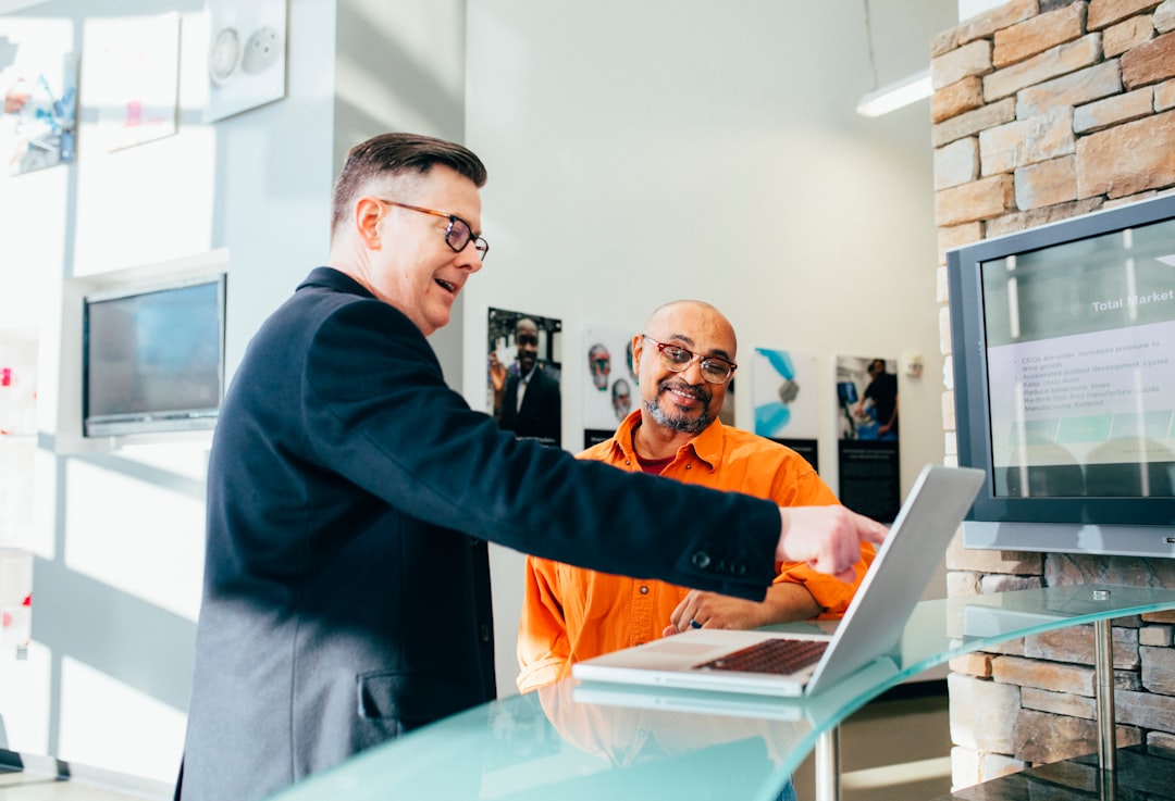 What's the Difference Between a Joint Venture and a Syndication?