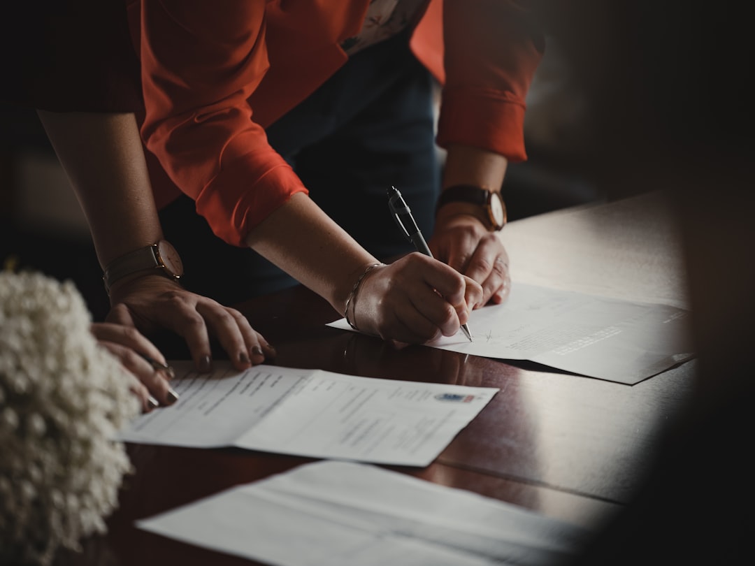 What's the Difference Between a Joint Venture and a Syndication?
