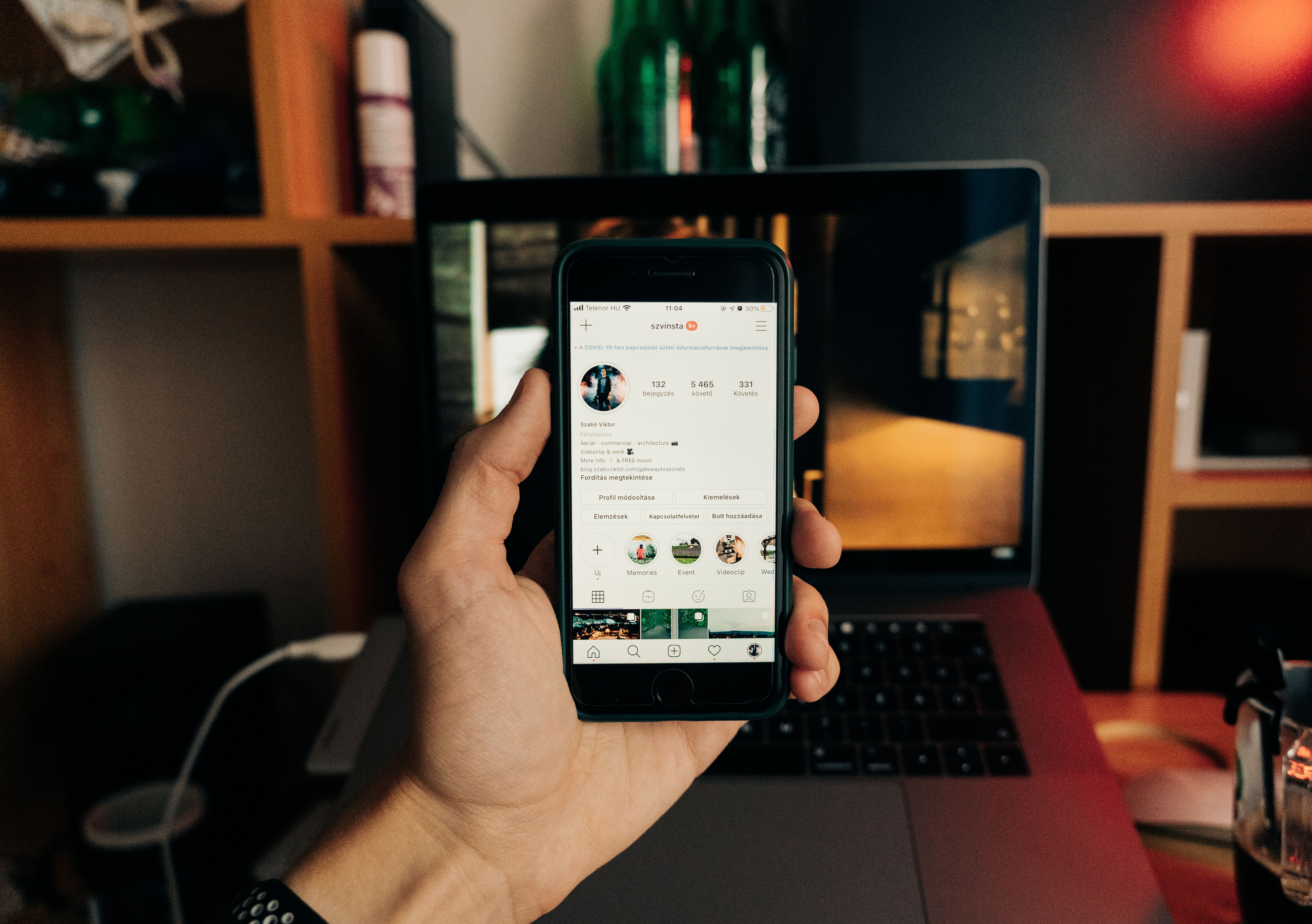 Founder with small social media following generating consistent online income — make money without big audience