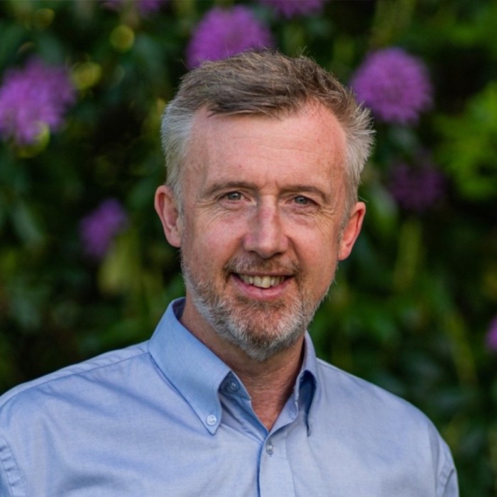 Headshot of Stephen Edwards