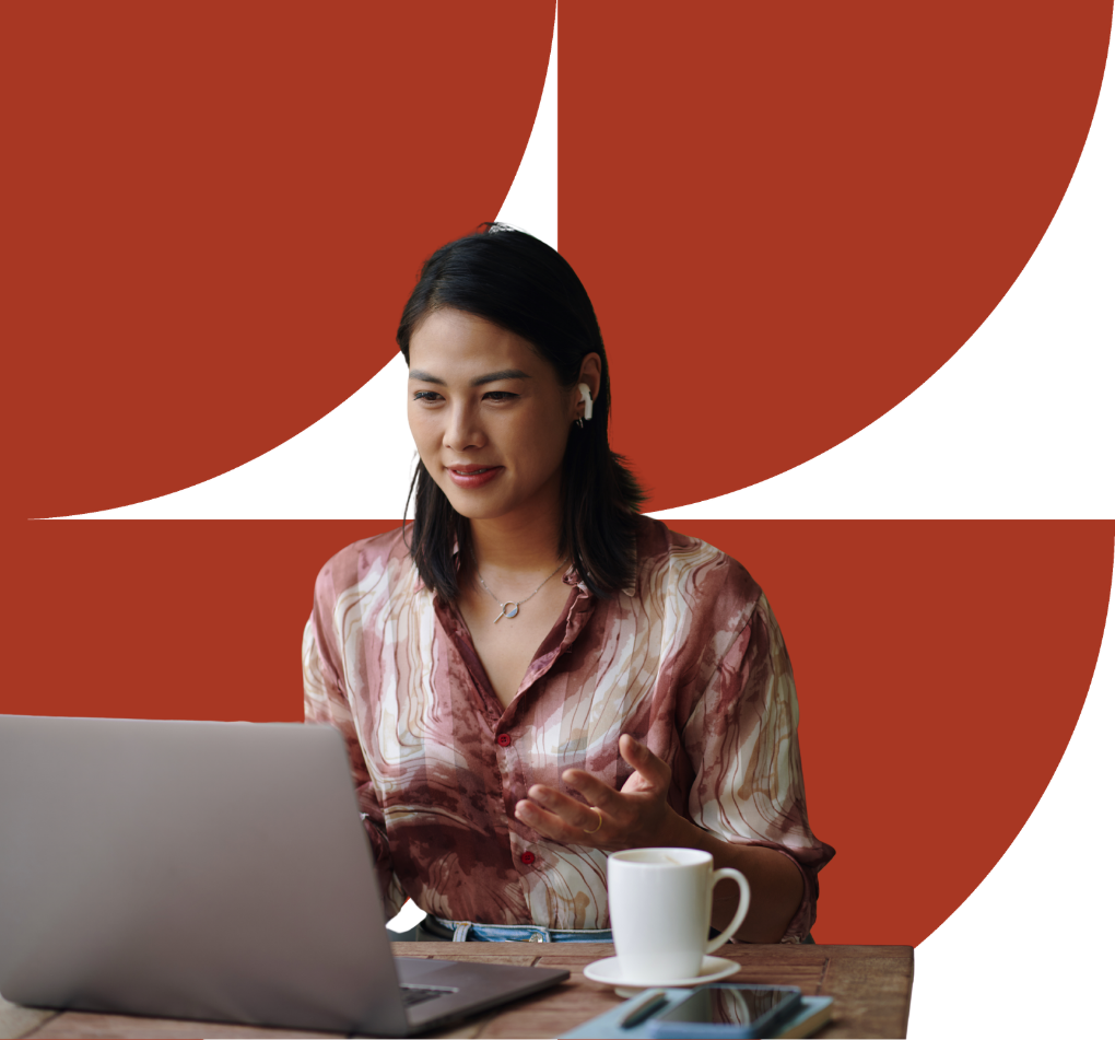 A lady at her laptop, participating in an online Uptick Global cohort