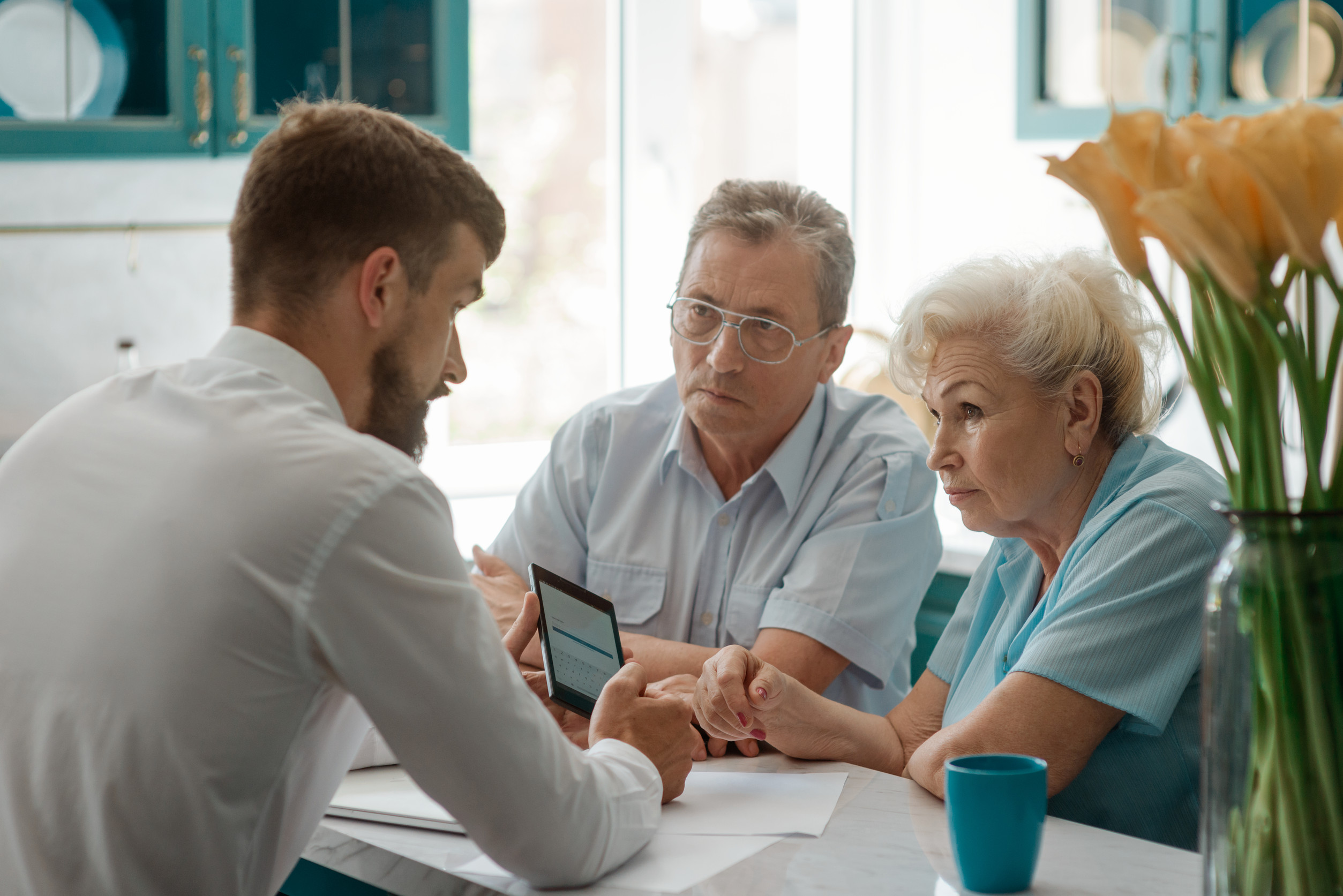 advisor speaking with parents